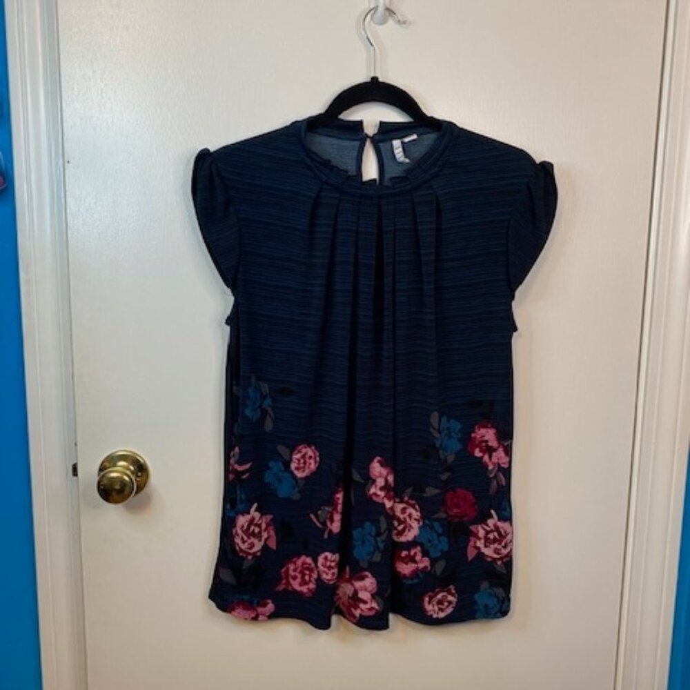 Elle Navy blue with flowers sleeveless blouse
